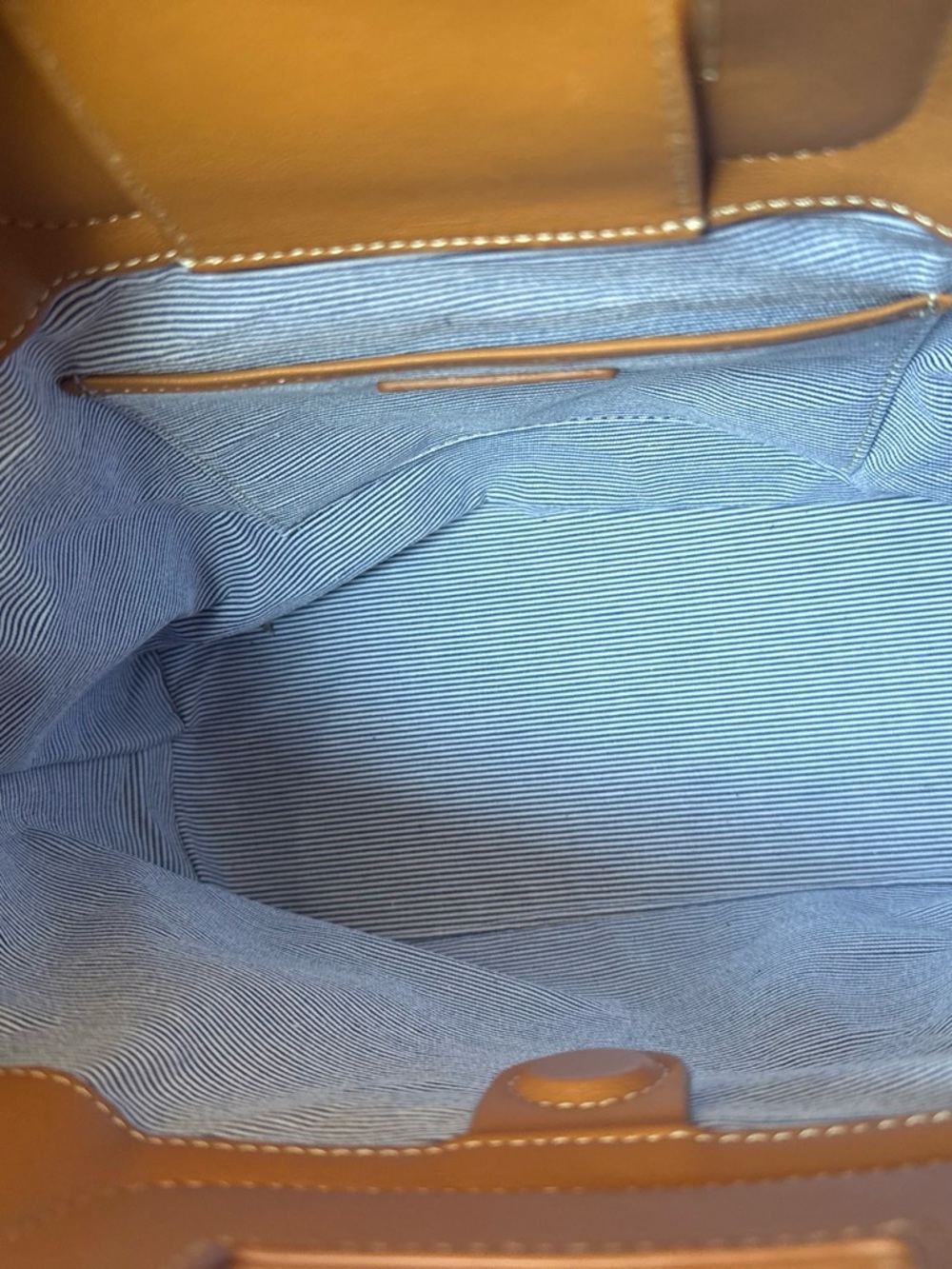 Structured Straw Tote with Tan Leather Trim - Elegant Everyday Carry - Picture 2 of 6